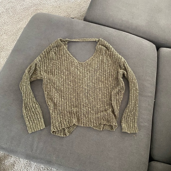 Open back army green sweater - Picture 2 of 4
